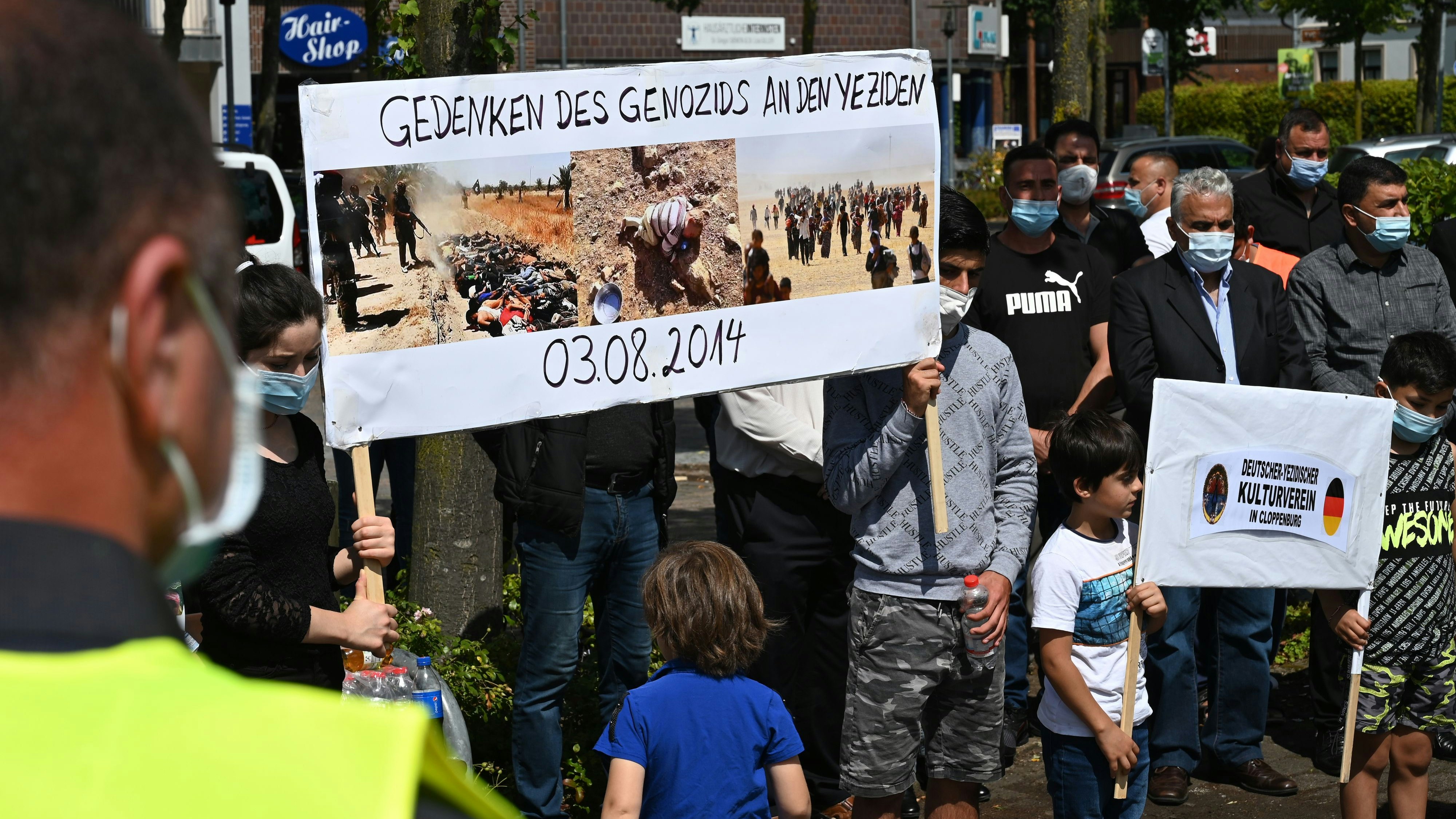 Gedenkfeier: Der „Deutsche-Yezidische Kulturverein“ erinnerte in Cloppenburg an die Opfer des Völkermordes.&nbsp; &nbsp; Foto: Hermes