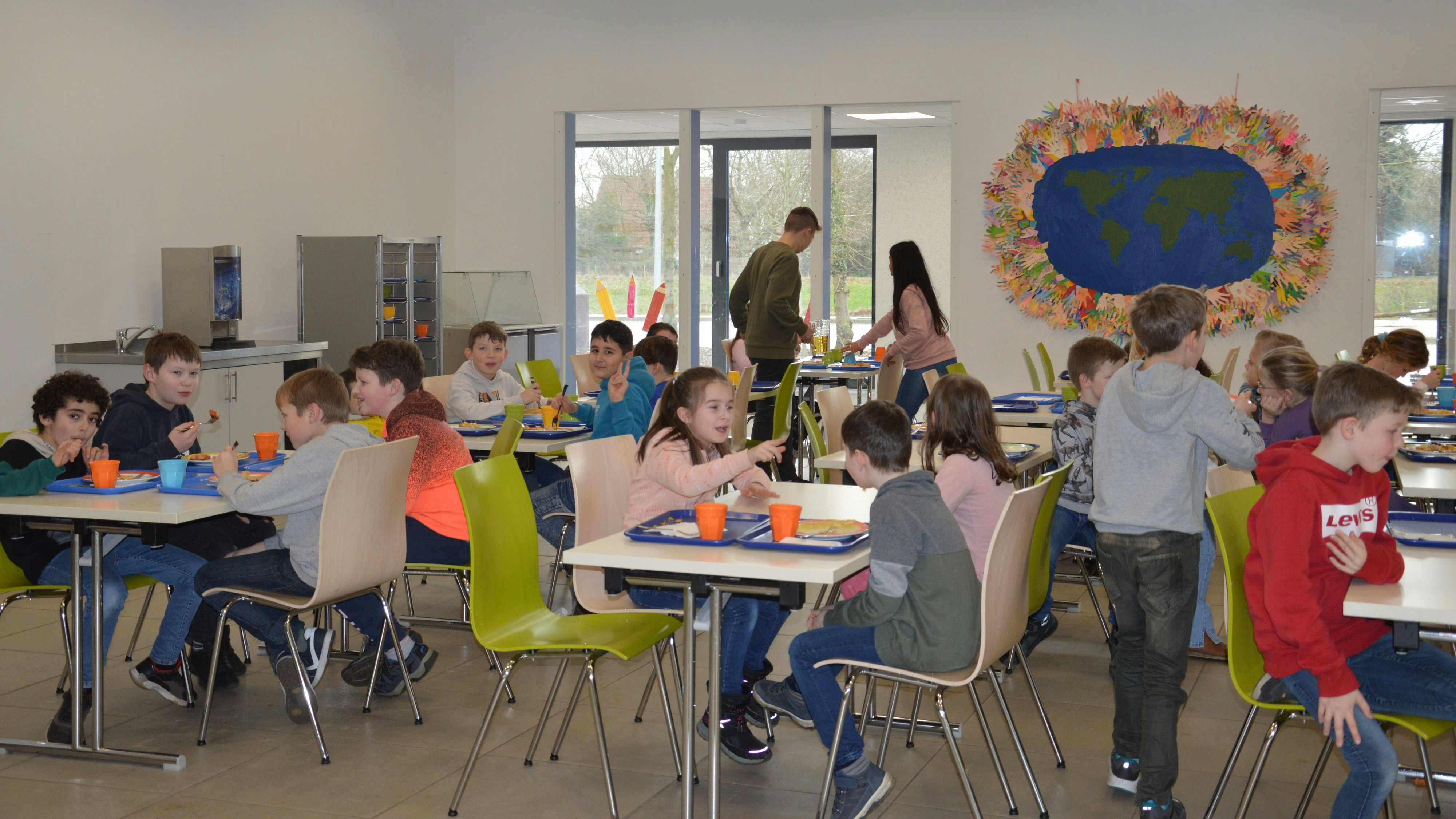 Ein Blick in die Mensa: In der Gelbrinkschule können die Kinder aus der Ganztagsbetreuung gemeinsam essen. Foto: Wienken