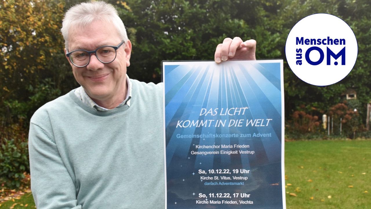 Die Vorfreude ist groß: Georg Lamping präsentiert das Plakat zu den Konzerten. Foto: Klöker