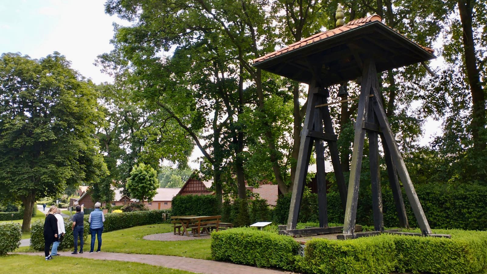Schönes Zentrum: Der Glockenturm durfte während der Bereisung nicht fehlen. Foto: Henning Knobbe