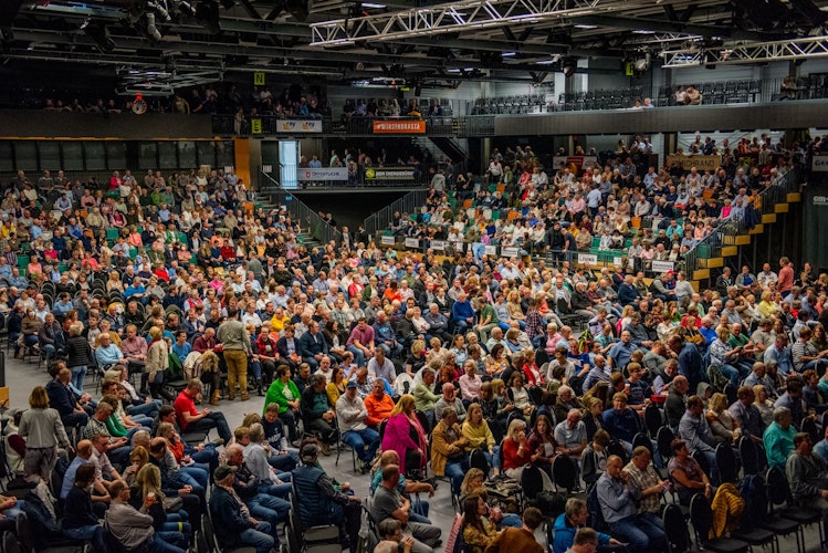 Mehr als beschlussfähig: 2000 Gäste nahmen an der Jahrshauptversammlung im Rasta-Dome teil. Foto: Wenzel