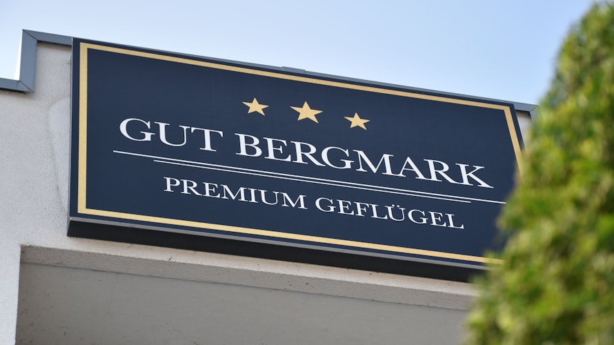 Die Gut Bergmark Premium Geflügel plant den Neubau eines Geflügelschlachthofs in Steinfeld. Foto: Timphaus