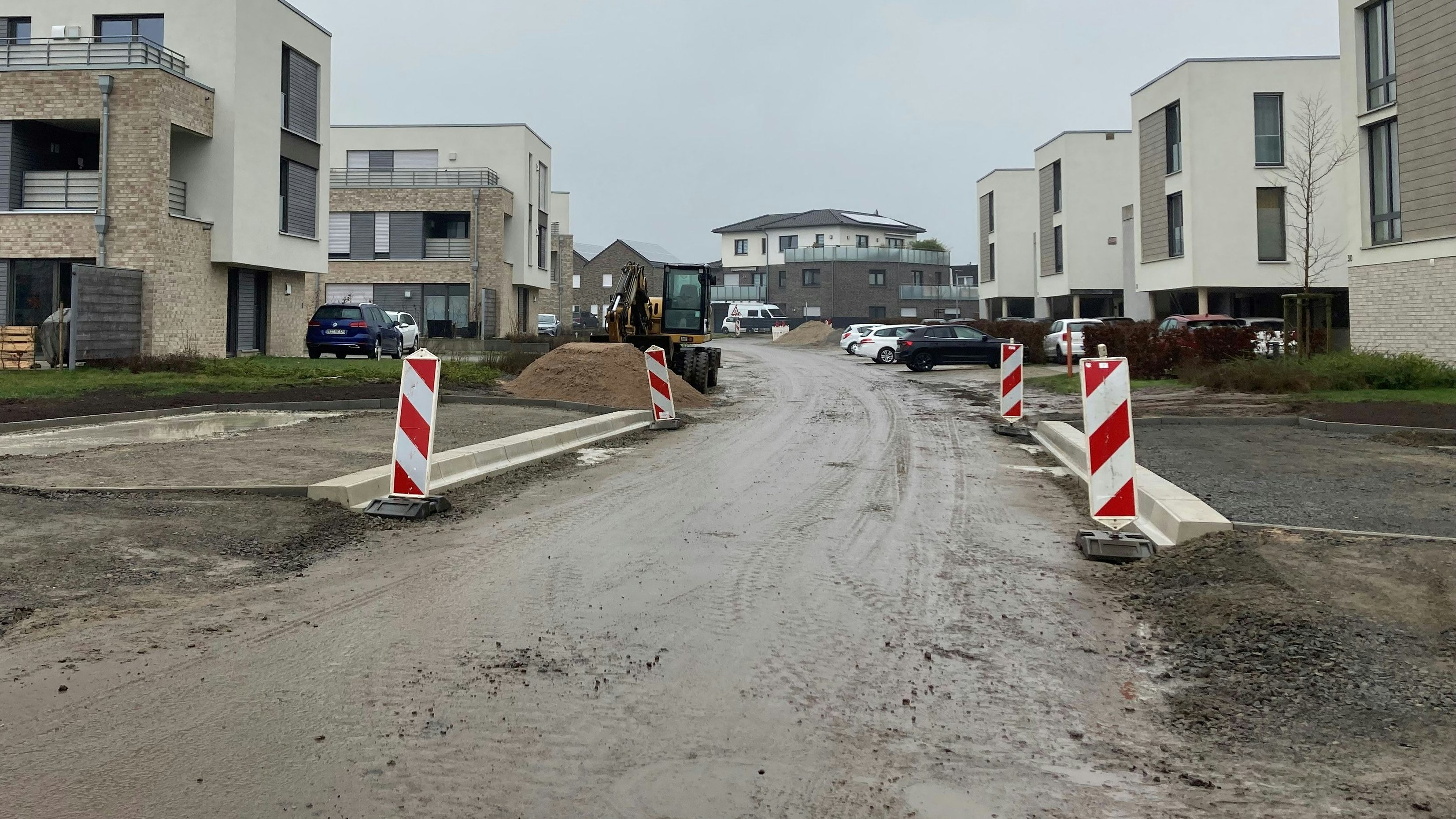 Arbeiten gestartet : An der Graf-von-Stauffenberg-Straße wird die Bushaltestelle auf beiden Straßenseiten neu ausgebaut. Foto: Stadt/Blömer-Warnking