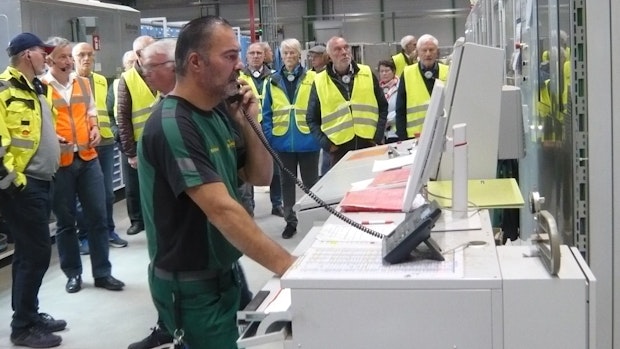 Heimatverein Damme bewundert einen Weltrekord in Pappe