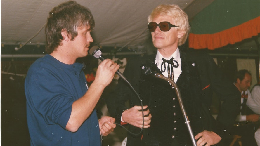 1986: Festivalmanager Erwin Höffmann im Gespräch mit Heino.  Foto: Pille