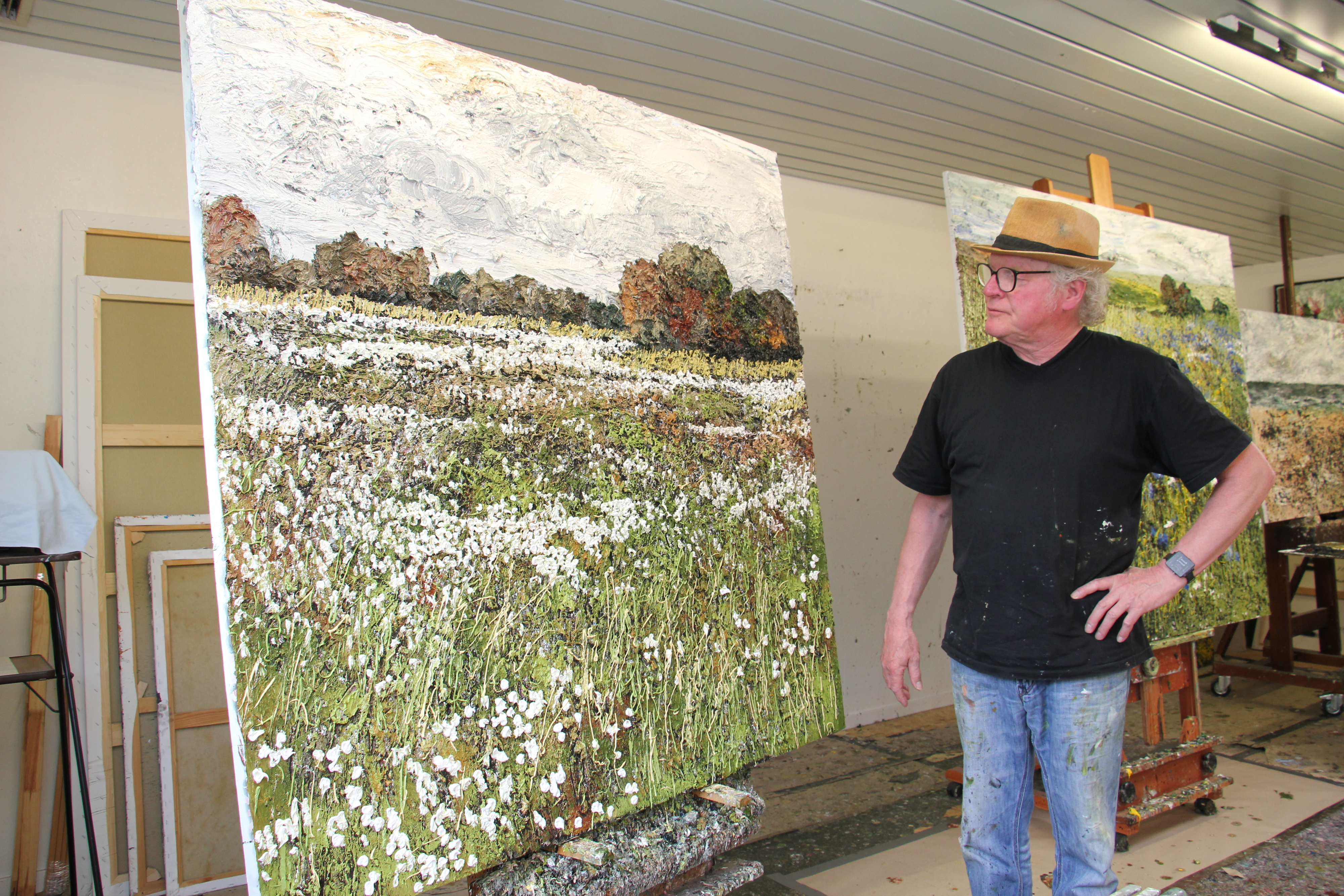 Wollgrasblüte im Telbraker Moor: Helmut Helmes lässt sich bei seiner Malerei auch von der idyllischen Landschaft rund um seine Heimatstadt inspirieren. Foto: Speckmann