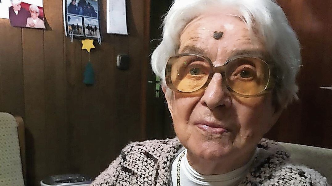Feiert morgen ihren 105. Geburtstag: Hildegard Ahrens aus Friesoythe. Foto: Irene Wewer
