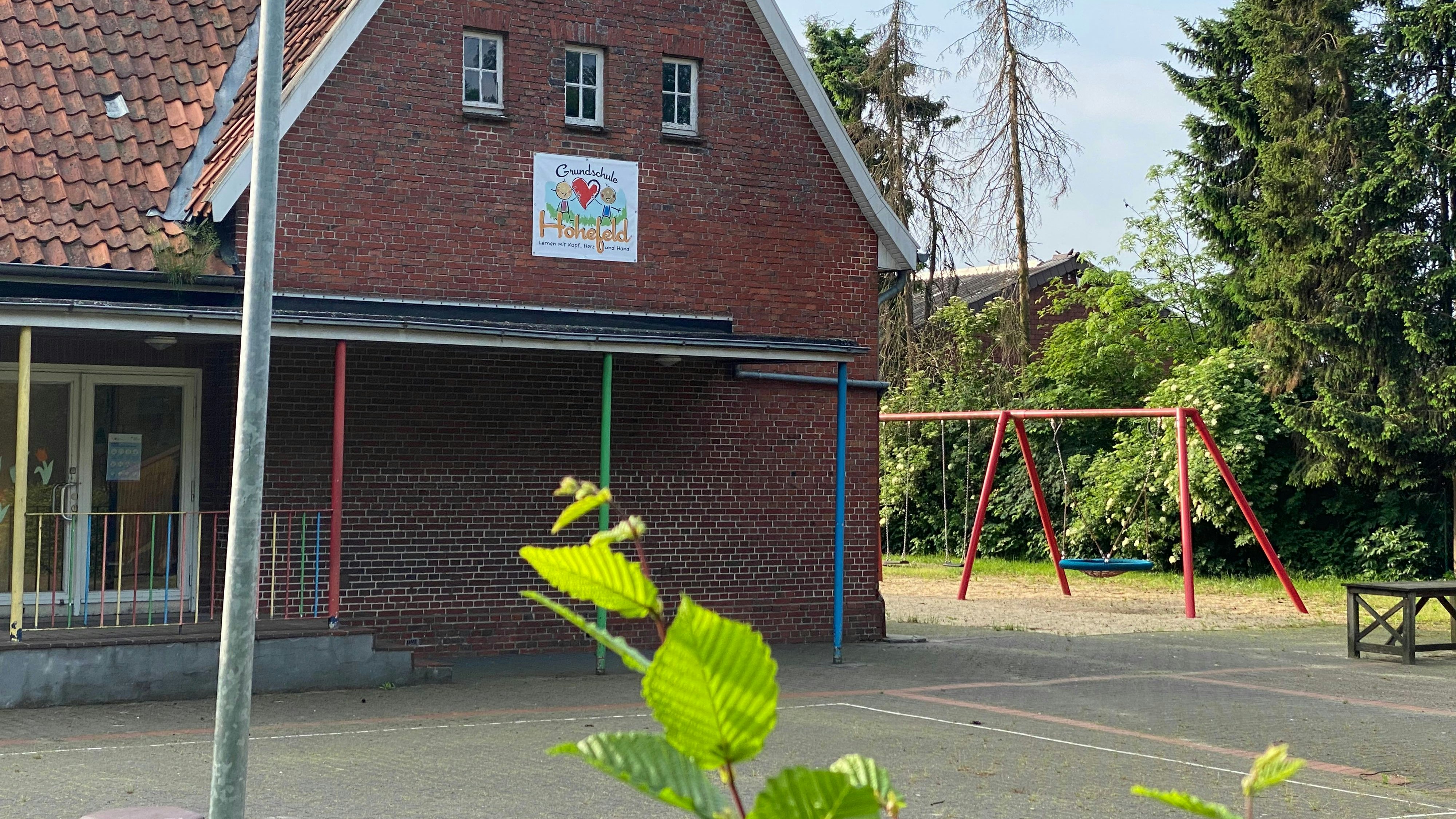 Soll bald unter den Hammer: Die Stadt Friesoythe will die ehemalige Grundschule Hohefeld an den Meistbietenden verkaufen. Das Mindestgebot liegt bei 100.000 Euro. Foto: Archiv