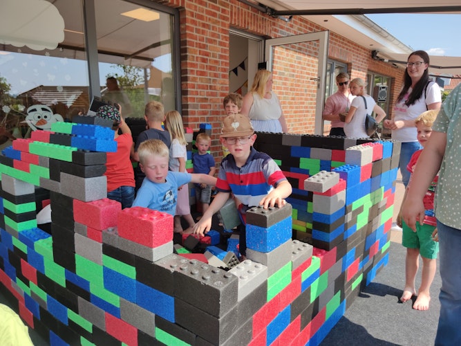 Kleine Baumeister ganz groß: Die frühkindliche Entwicklung spielt eine große Rolle im Martin-Luther-Kindergarten. Foto: Röttgers
