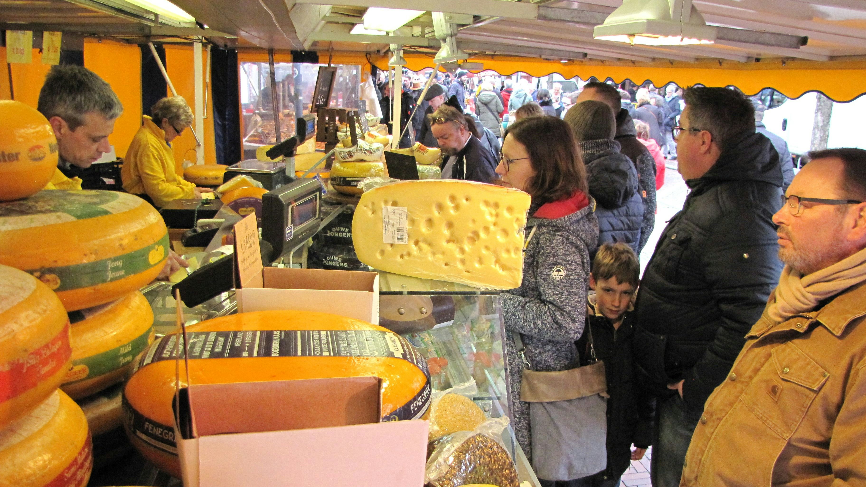 Ein Muss für Holland: Käsespezialitäten – soweit das Auge reicht! Bild: Röttgers