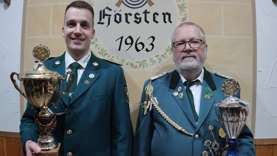 Treffsicher: Vereinsmeister Tobias Völkerding (links) und Seniorenmeister Uwe Knollenberg. Foto: Röttgers