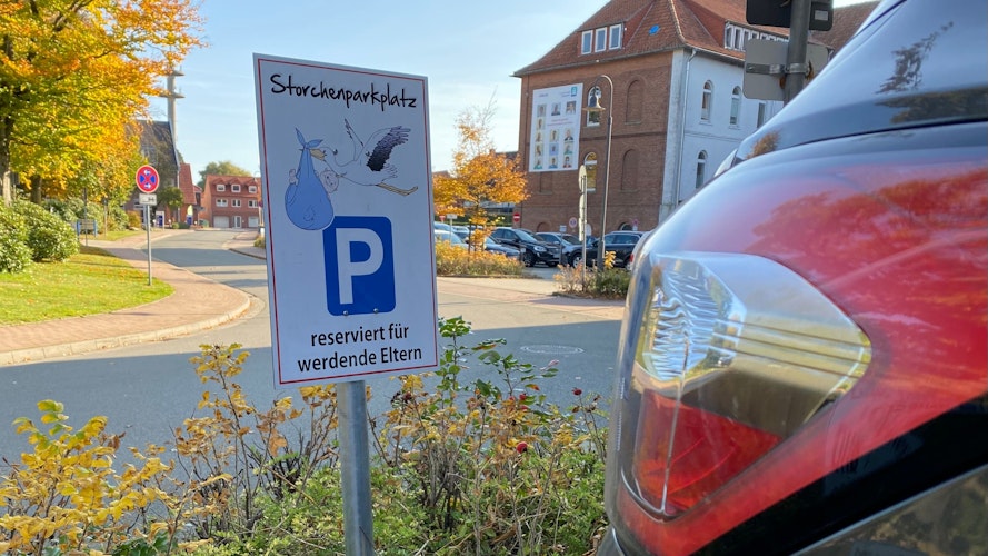 Geschichte: Auch den Storchenparkplatz für werdende Eltern gibt es am Friesoyther Krankenhaus nicht mehr. Foto: Wimberg