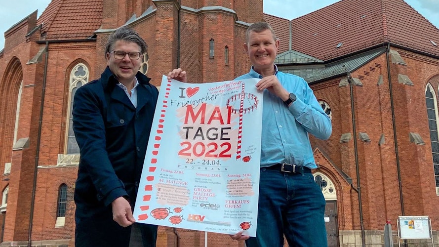 Freuen sich auf die 44. Maitage: Frank Hanneken (links) und Markus Block (rechts) vom Friesoyther Handels- und Gewerbeverein. Foto: Verena Kamphaus