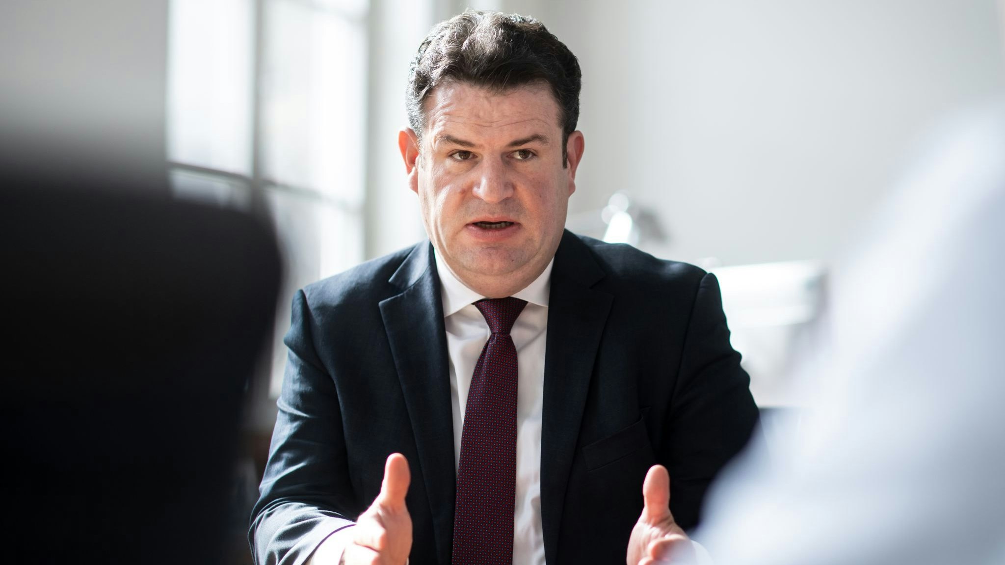 Arbeitsminister Hubert Heil (SPD) plant das Kurzarbeitergeld zu verlängern. Foto: dpa / von Jutrczenka