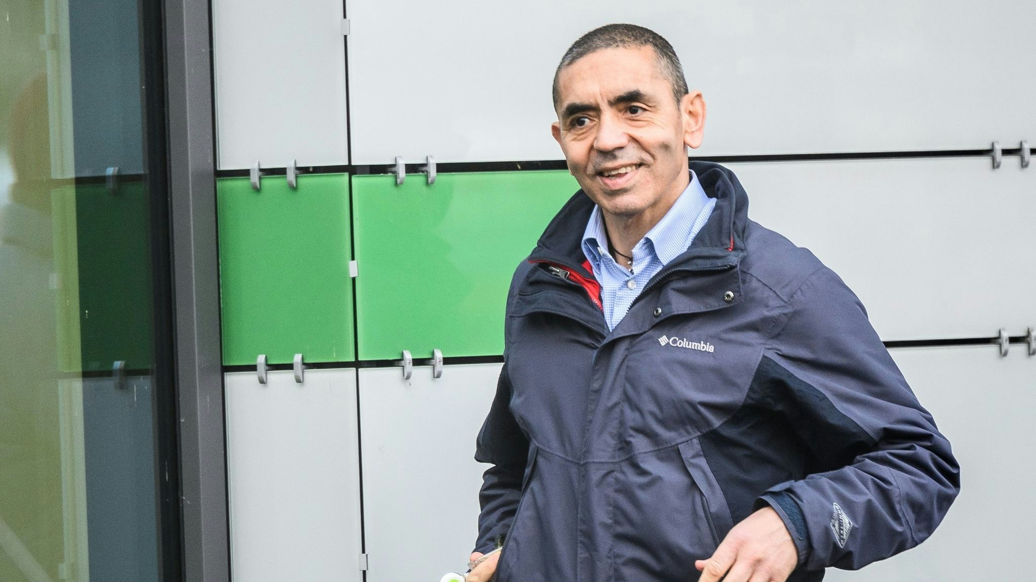 Ugur Sahin, Mitgründer und Vorstandsvorsitzender des Unternehmens Biontech, auf dem Firmengelände in Mainz. Foto: dpa/Arnold