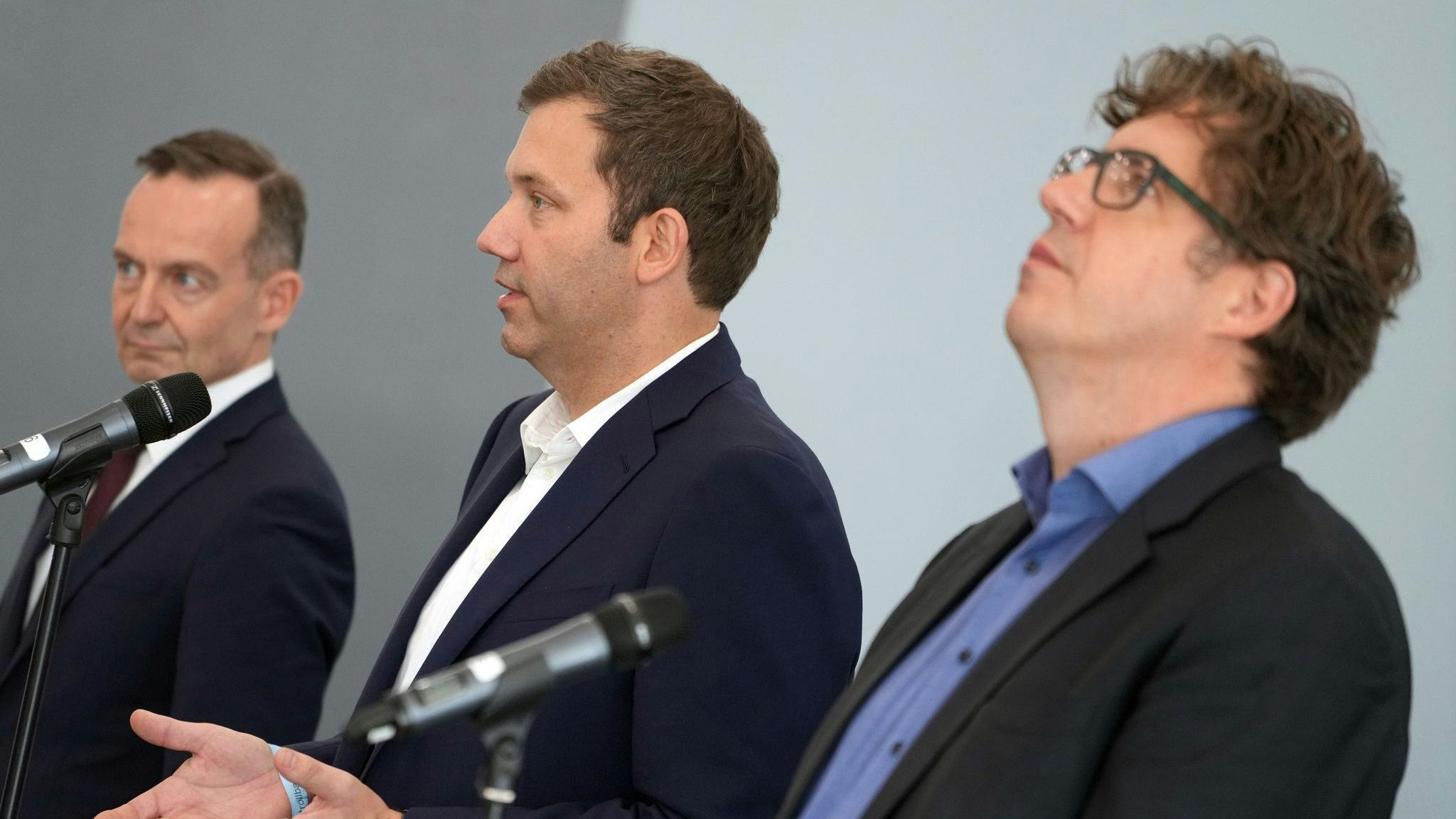FDP-Generalsekretär Volker Wissing (von links), SPD-Generalsekretär Lars Klingbeil und Grünen-Bundesgeschäftsführer Michael Kellner. Foto: dpa