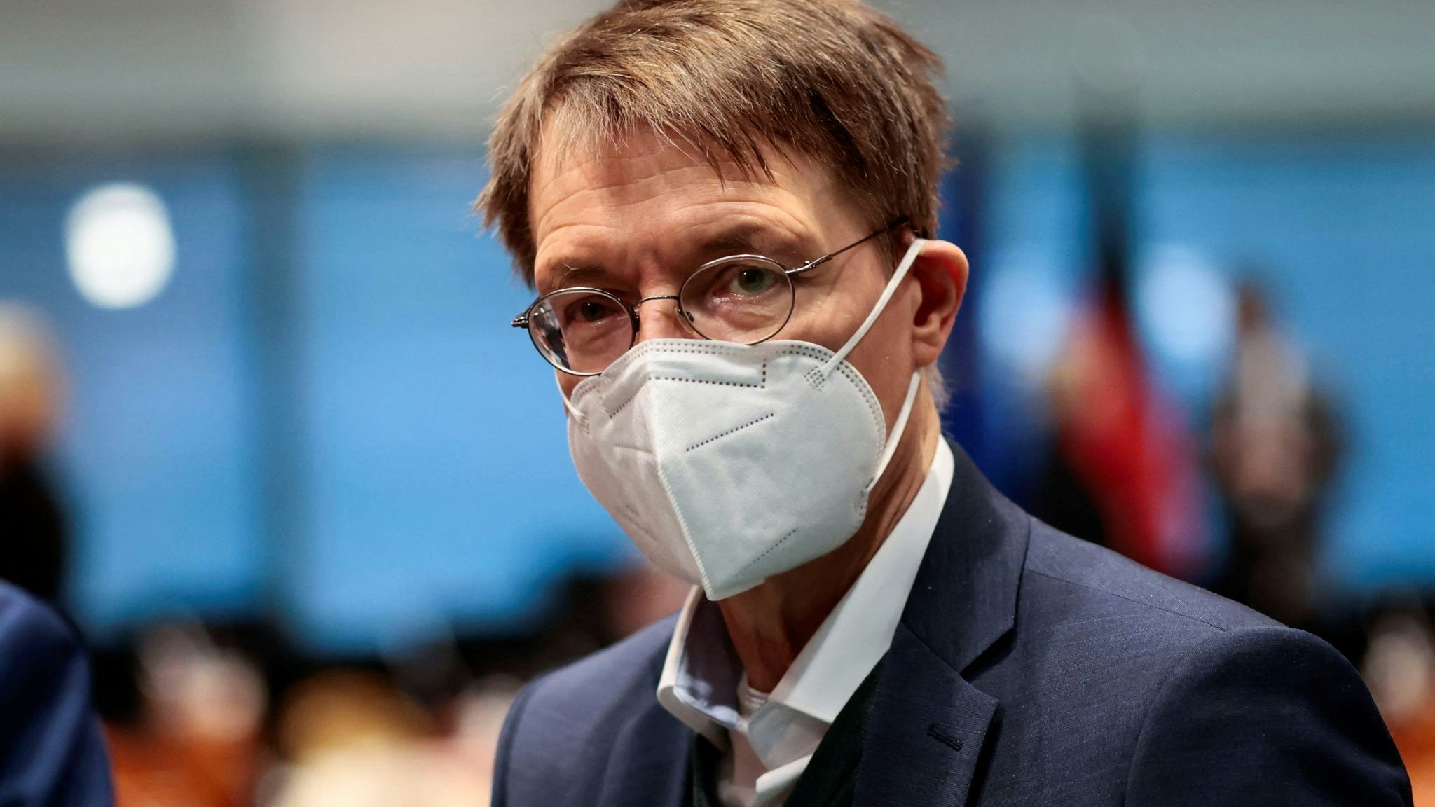 Karl Lauterbach (SPD), Bundesminister für Gesundheit, hält eine Impfpflicht trotz eines geringeren Risikos für schwere Erkrankungen bei der neuen Omikron-Variante für nötig. Foto: dpa/Reuters/Hanschke