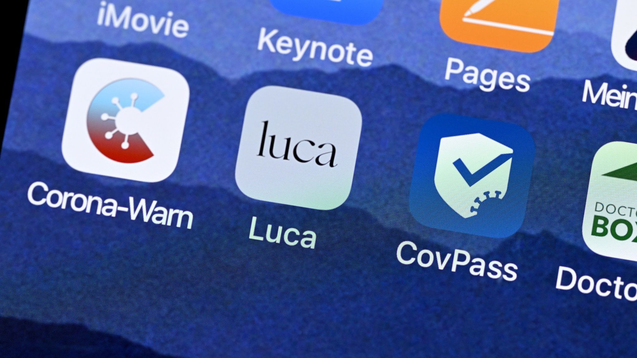 Das Startsymbol einer Luca-App ist auf dem Bildschirm eines Smartphones dargestellt. Foto: dpa/Weißbrod