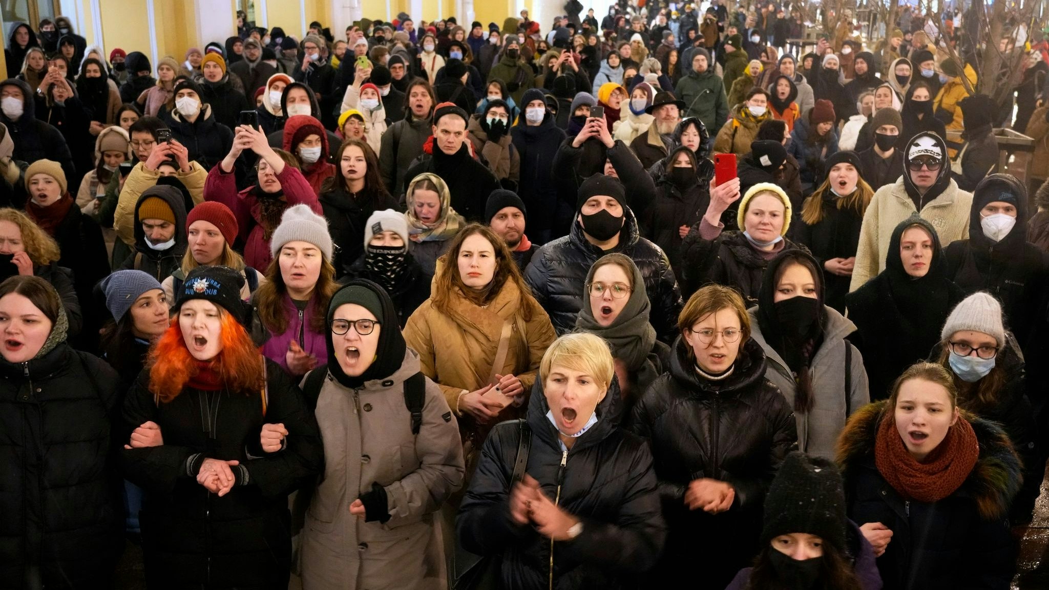 Mutige Menschen: In&nbsp;St. Petersburg gingen Russen auf die Straße, um gegen Präsident Putin und gegen den Krieg in der Ukraine zu demonstrieren. Foto: dpa