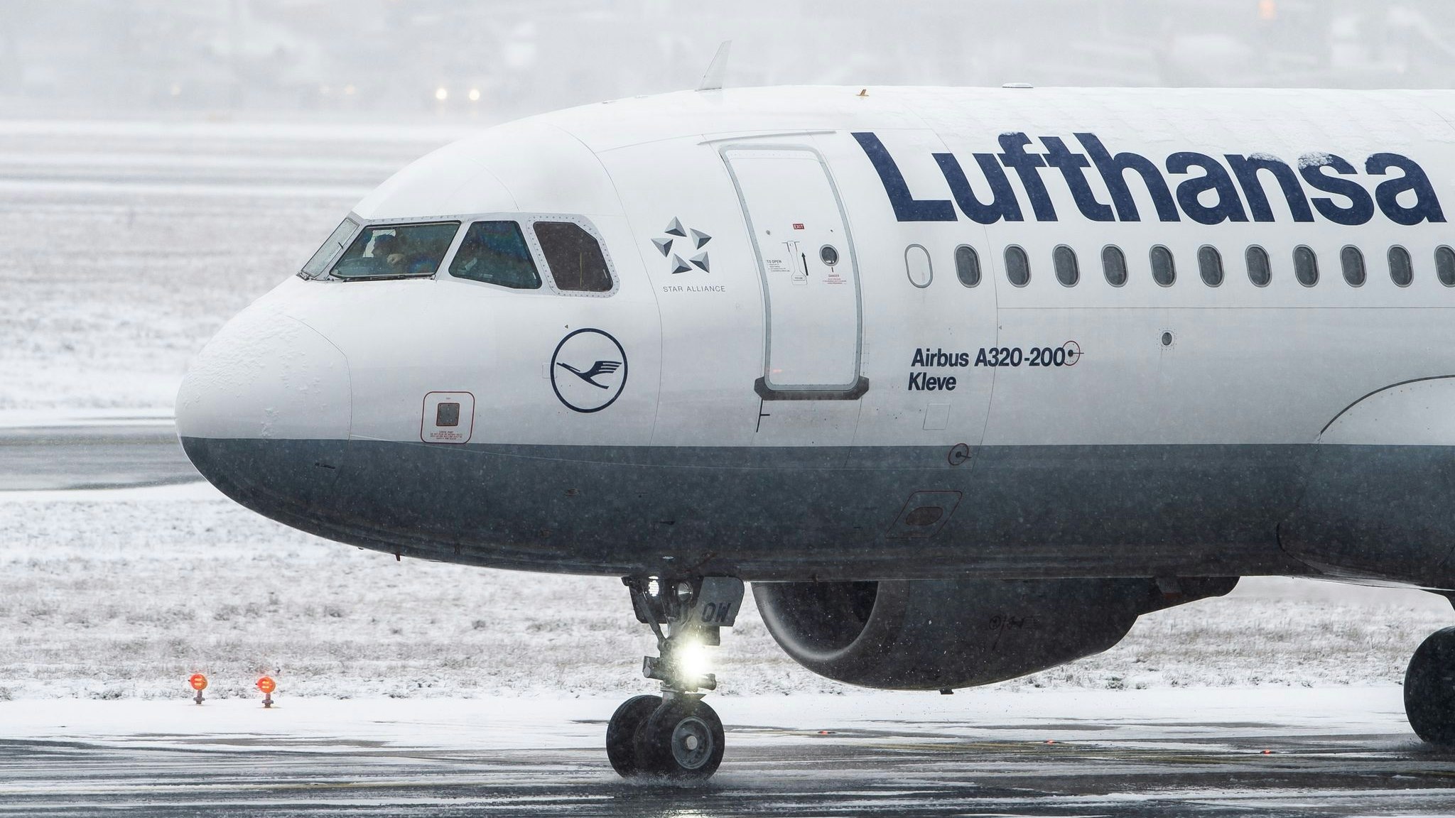 Die Lufthansa stellt zunächst für sieben Tage alle Flüge nach oder über Russland ein. Foto: dpa/Stein