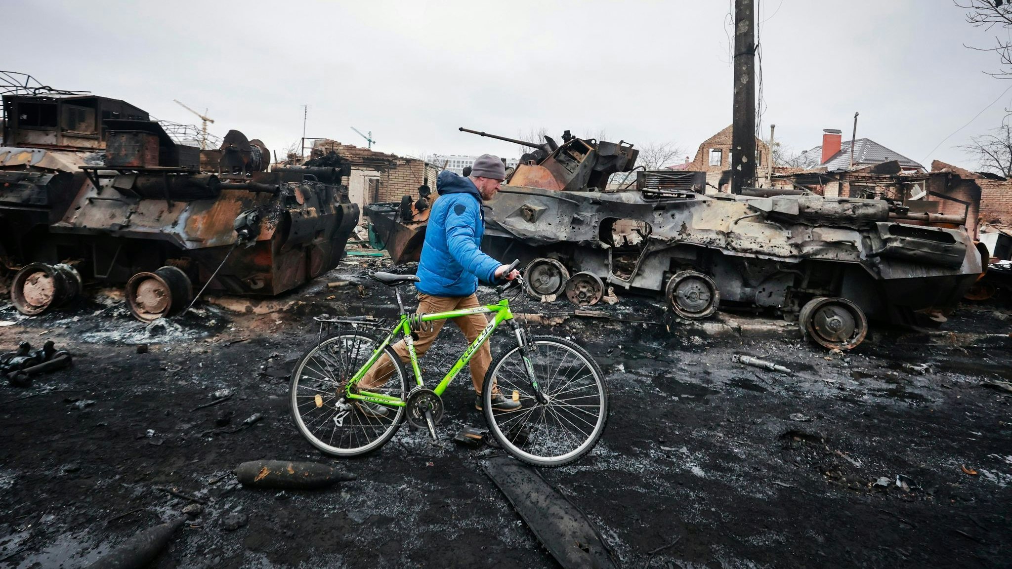 Trümmer: In der Nacht gab es mehrere Luftangriffe auf Großstädte in der Ukraine. Foto: dpa/Nuzhnenko/AP
