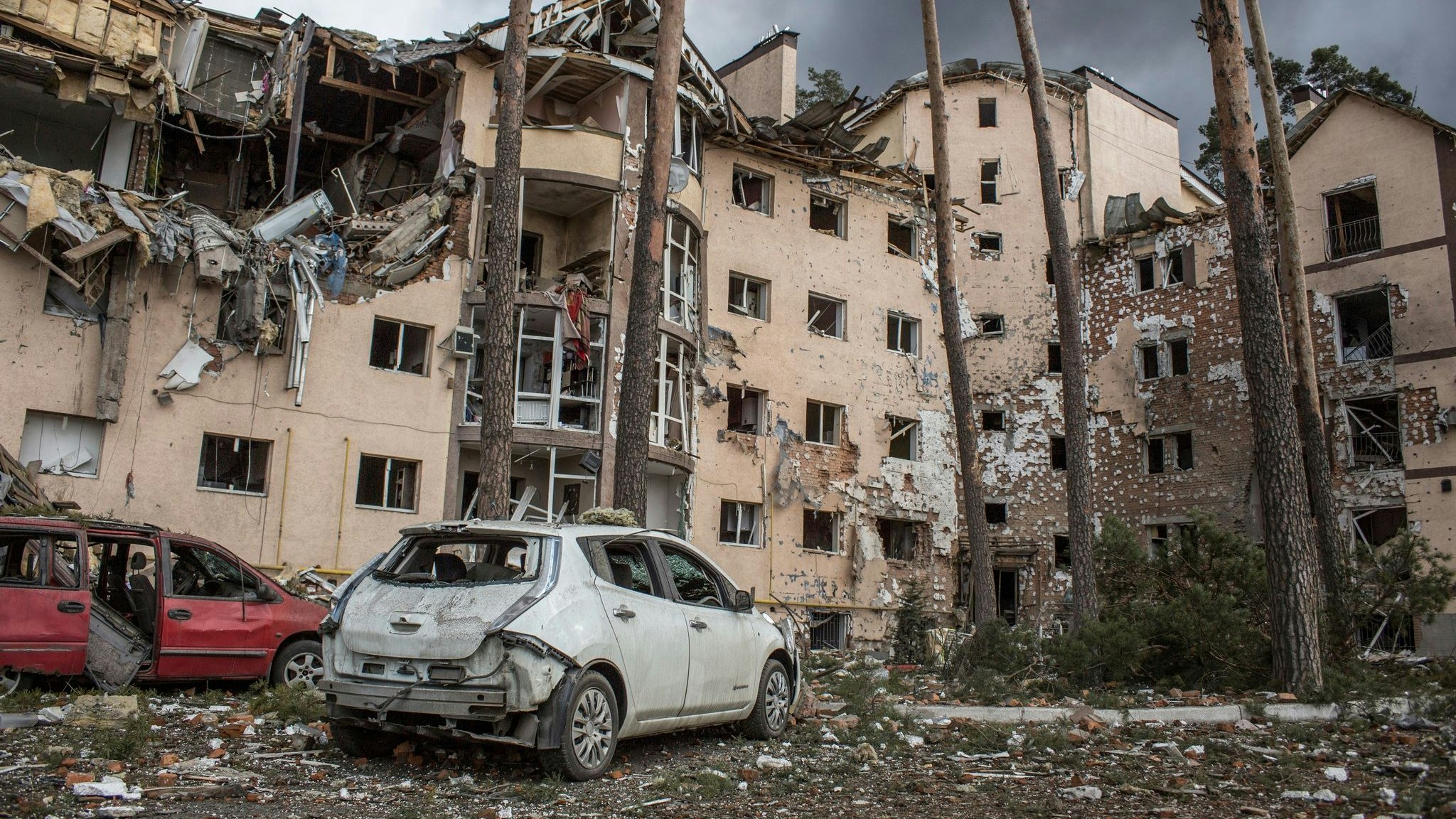 Ein Wohnhaus 26 Kilometer westlich von Kiew ist nach einem Beschuss völlig zerstört. Foto: dpa/Ratushniak