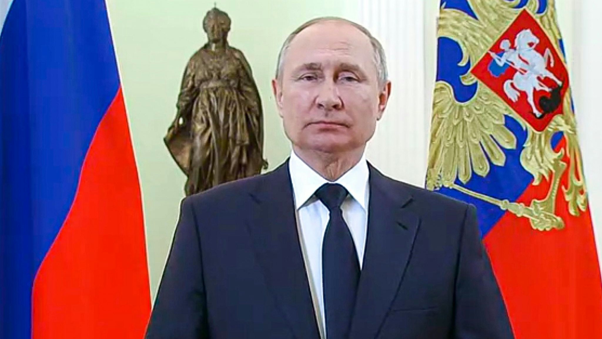 Olaf Scholz und Emmanuel Macron haben den russischen Präsidenten Wladimir Putin zu einem sofortigen Waffenstillstand in der Ukraine aufgefordert. Foto: Uncredited/Russian Presidential Press Service/dpa