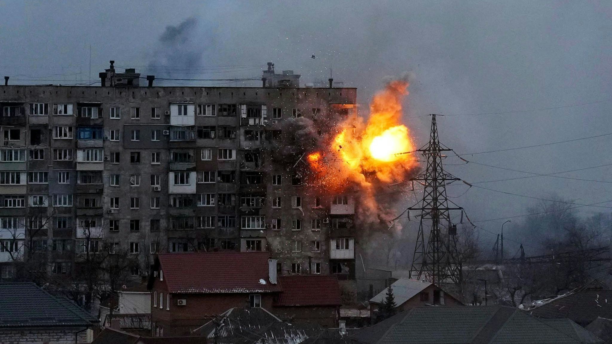 Besonders schwere Kämpfe gibt es in der Ukraine um die Stadt Mariupol – humanitäre Organisationen bezeichnen die Lage dort als katastrophal. Foto: dpa/Maloletka
