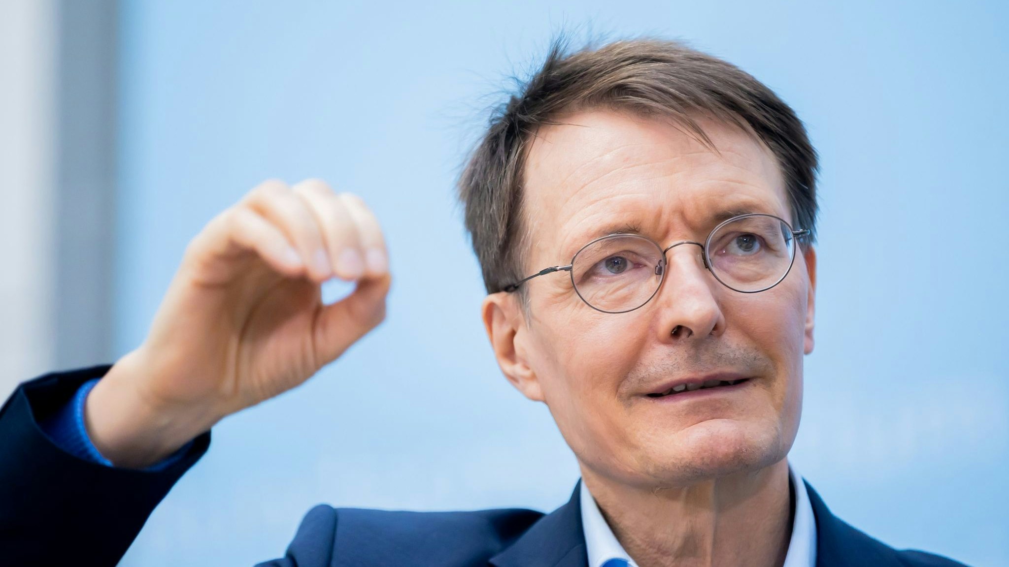 Karl Lauterbach (SPD) plädiert für einen zweiten Booster – aber noch nicht für alle. Foto: dpa/Soeder