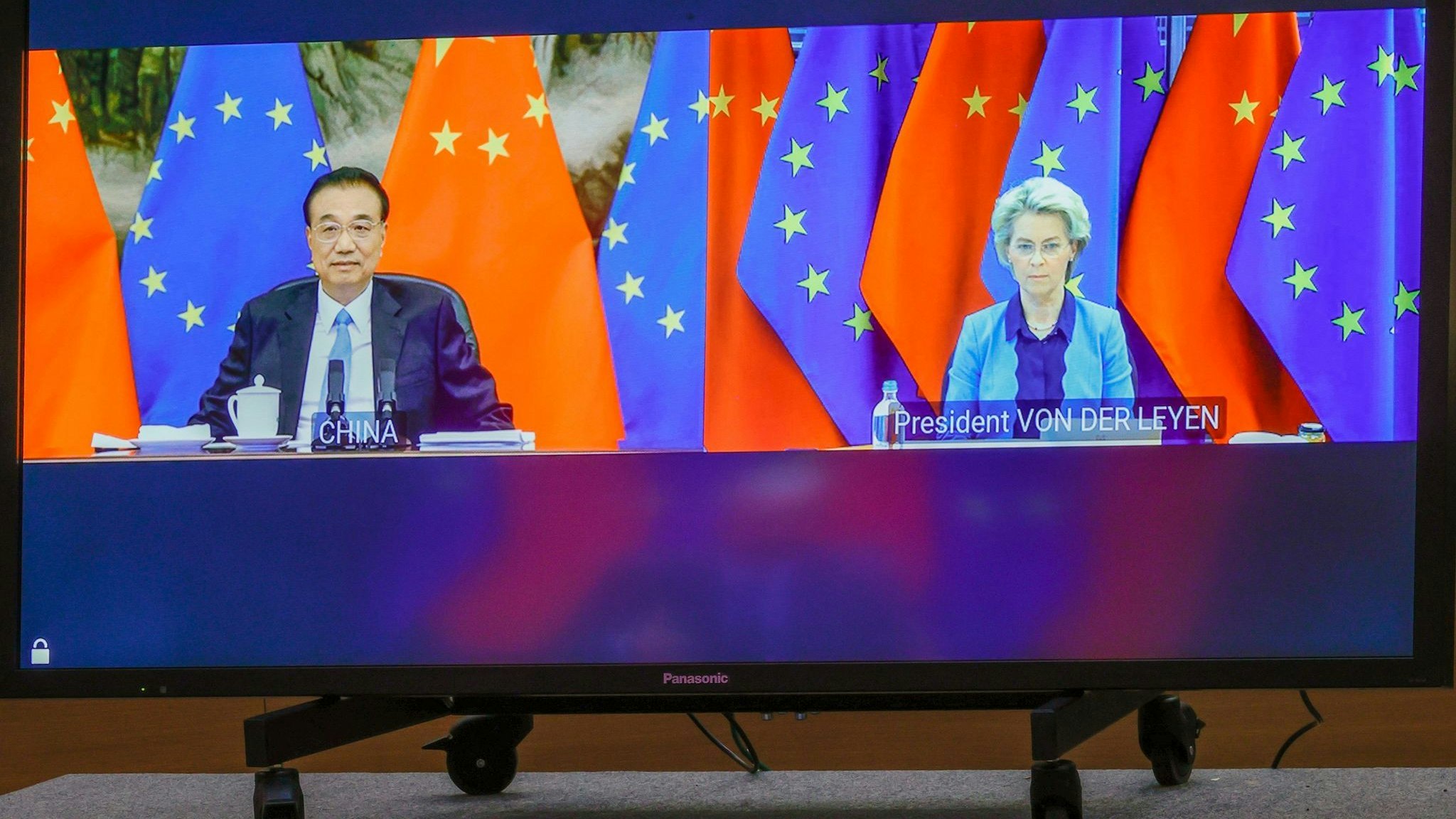 Chinas Ministerpräsident Li Keqiang und EU-Kommissionspräsidentin Ursula von der Leyen während des EU-China-Gipfels. Foto: dpa/AP Pool/Matthys