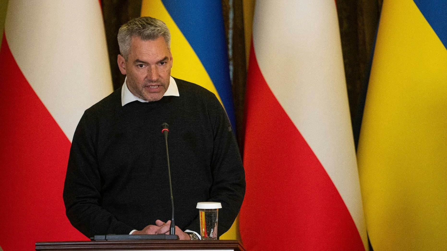 Österreichs Kanzler Karl Nehammer bei seinem Besuch in Kiew.&nbsp; Foto: dpa/AP/Maloletka