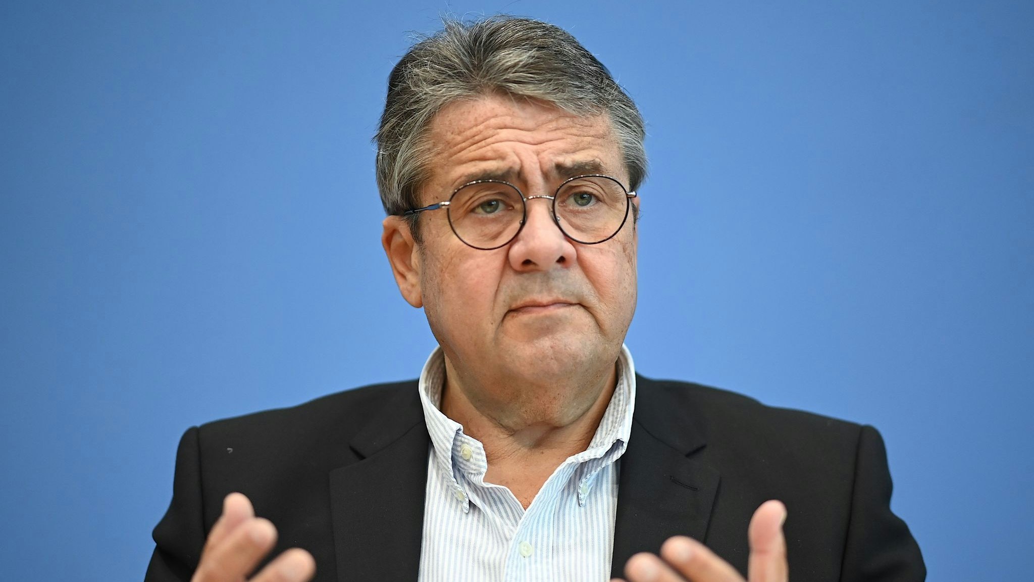 "Das ist wahrheitswidrig und bösartig", sagt Ex-Außenminister Gabriel zu der Kritik an Bundespräsident Steinmeier. Foto: dpa/Pedersen