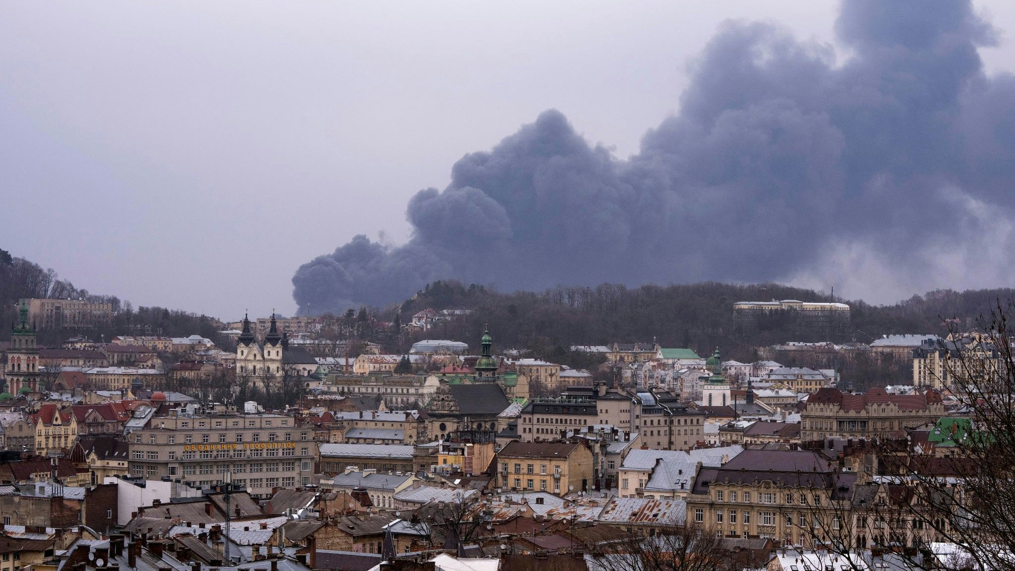 Immer wieder das Ziel von russischen Luftangriffen - Lwiw im Westen der Ukraine. Foto: dpa/El-Mofty