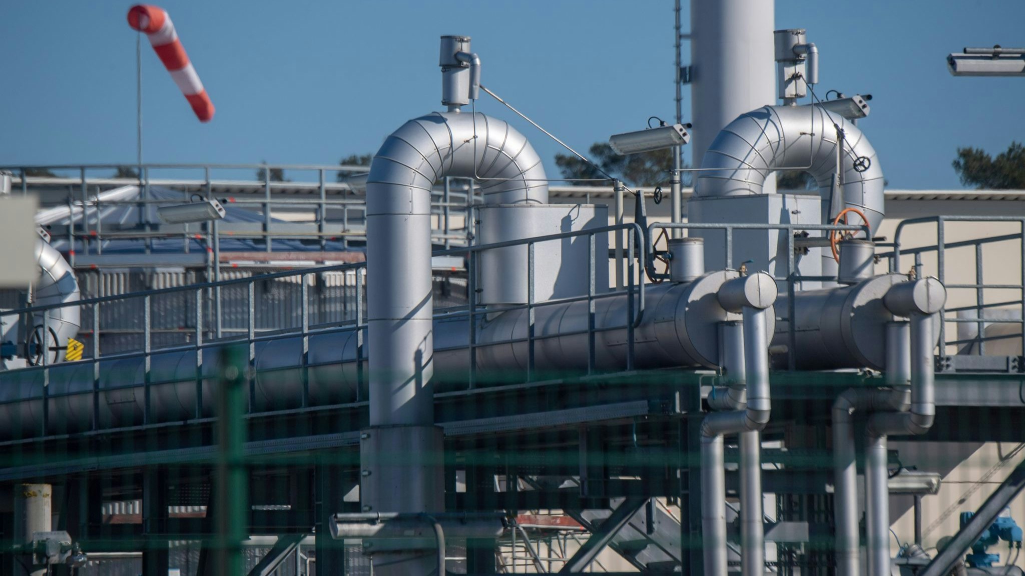 Rohrsysteme und Absperrvorrichtungen in der Gasempfangsstation der Ostseepipeline Nord Stream 1 in Lubmin. Foto: dpa/Sauer