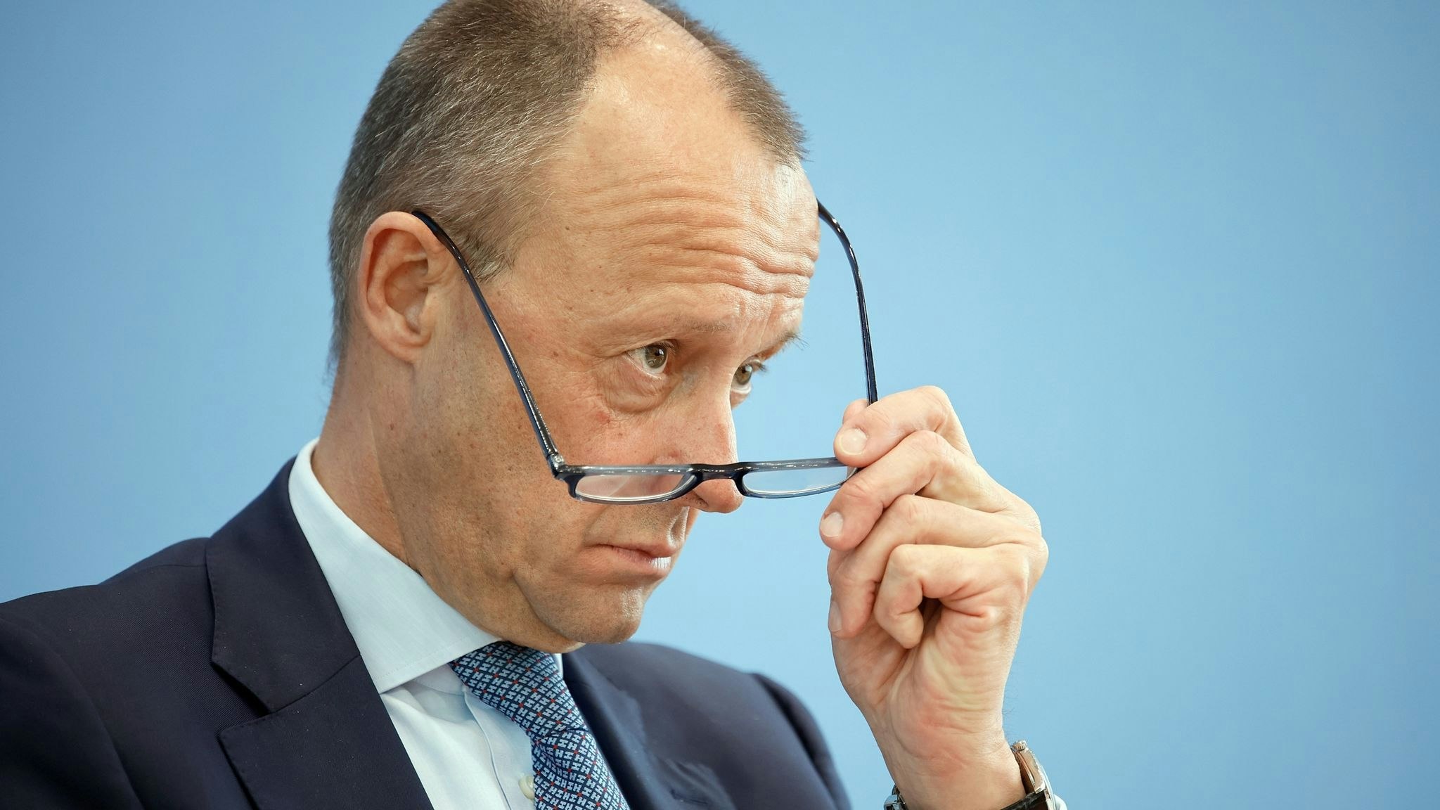 CDU-Chef Friedrich Merz räumt große Versäumnisse der Union bei der Ausstattung der Bundeswehr ein. Foto: dpa/Koall