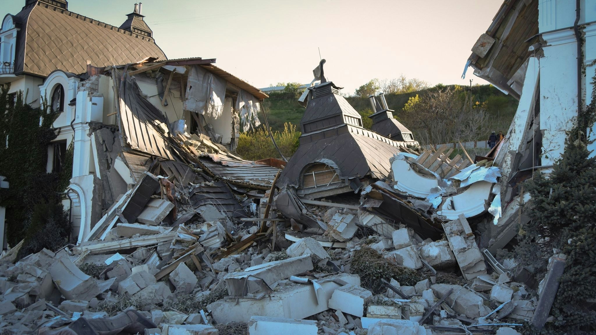 Das Grande Pettine Hotel in Odessa liegt in Trümmern, nachdem es von einer Rakete getroffen wurde. Foto: dpa/Pshybyshevsky