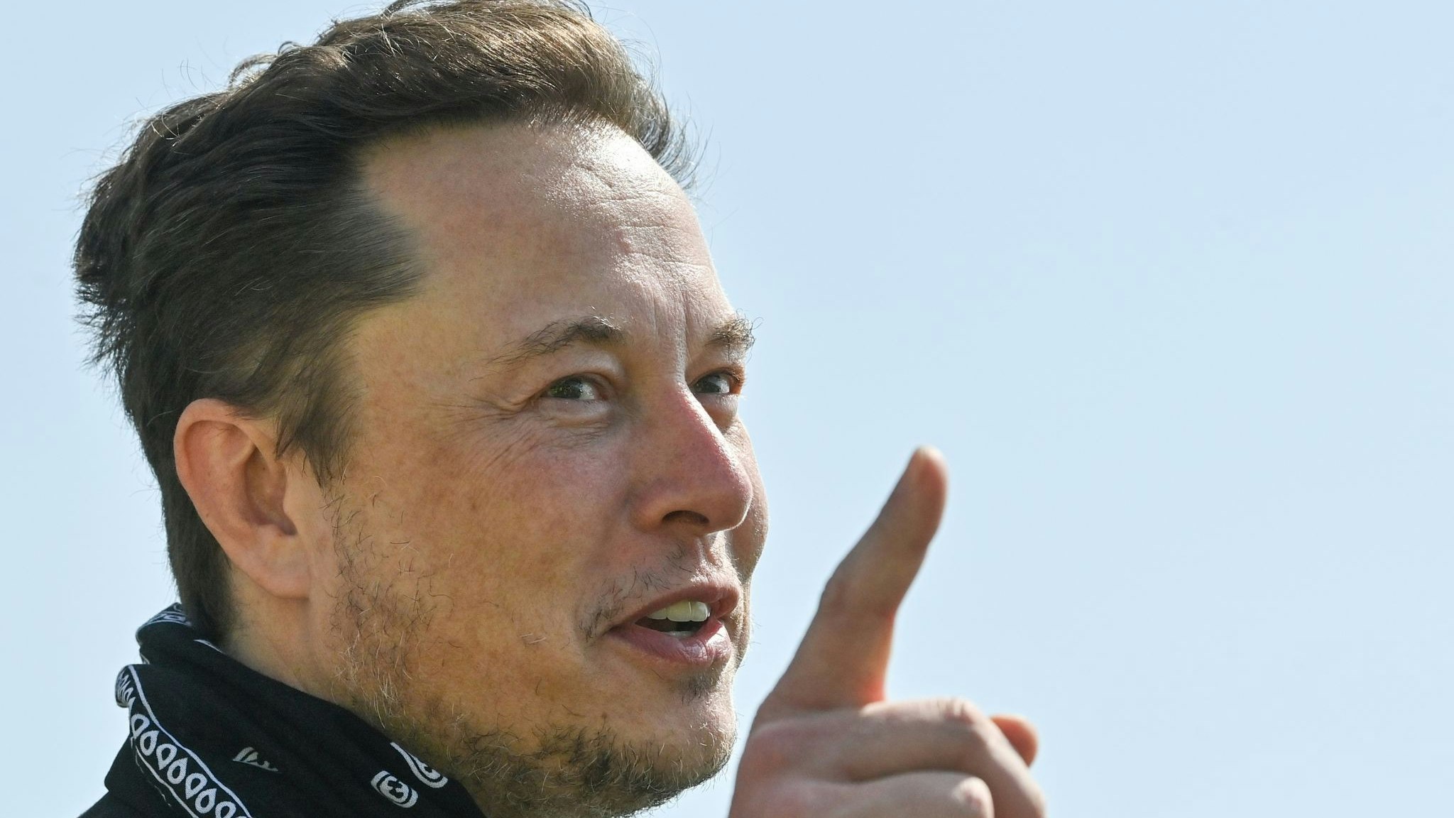Elon Musks Raumfahrtfirma SpaceX hat der Ukraine Anlagen zur Nutzungdes Starlink-Satellitennetzes zur Verfügung gestellt – damit bekommt man schnelles Internet aus dem All. Foto: dpa/Pleul