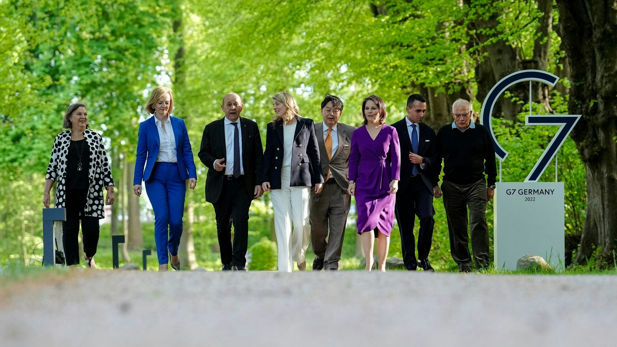 Beim Gipfeltreffen der G7-Außenminister kündigte der EU-Außenbeauftragte Josep Borrell (r.) weitere Hilfen für die Ukraine an. Foto: dpa/Nietfeld