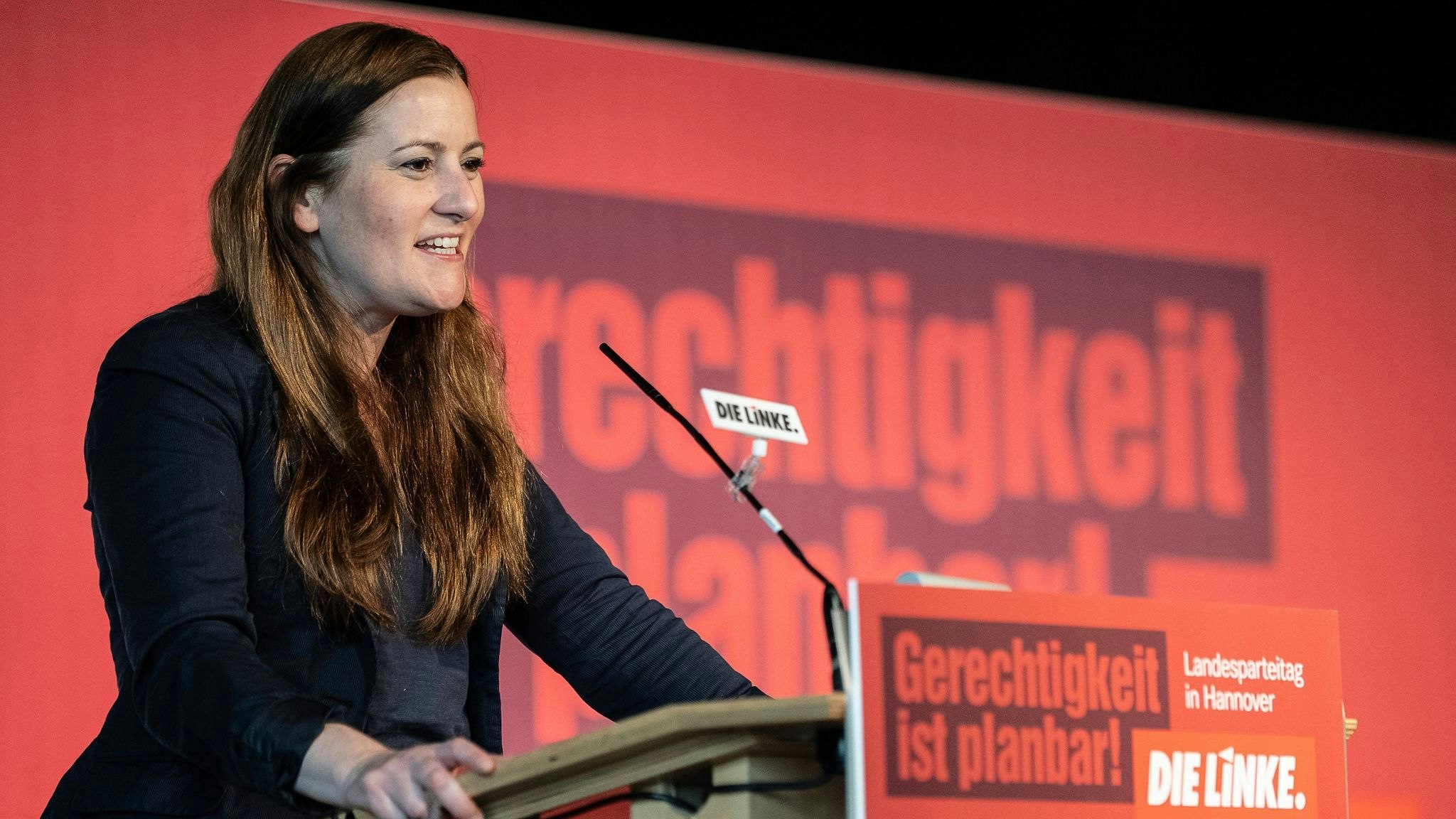 Janine Wissler spricht auf dem niedersächsischen Landesparteitag der Partei „Die Linke“. Foto: Swen Pförtner /dpa