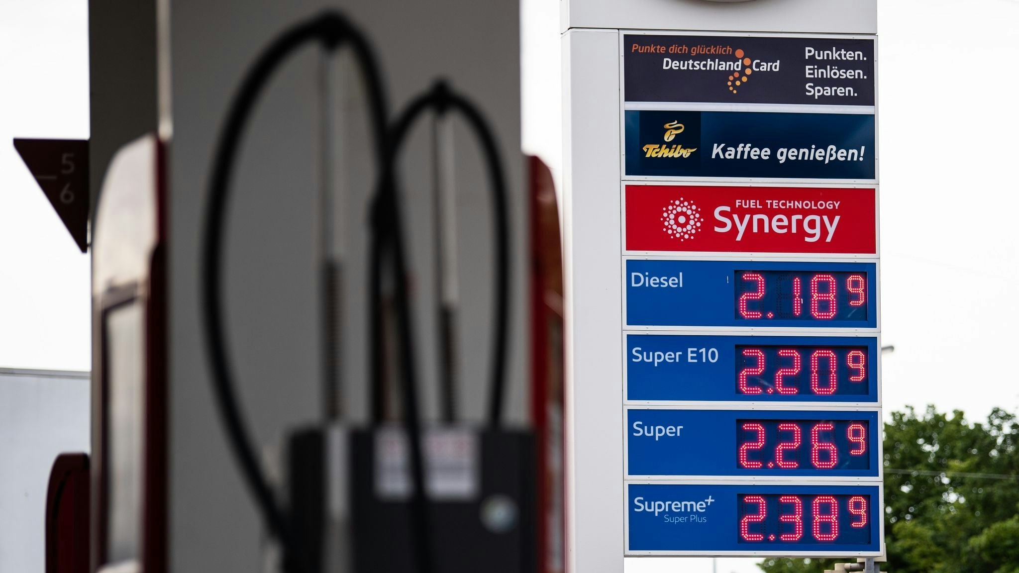 Die Spritpreise an einer Tankstelle in Bremen. Foto: dpa/Erichsen