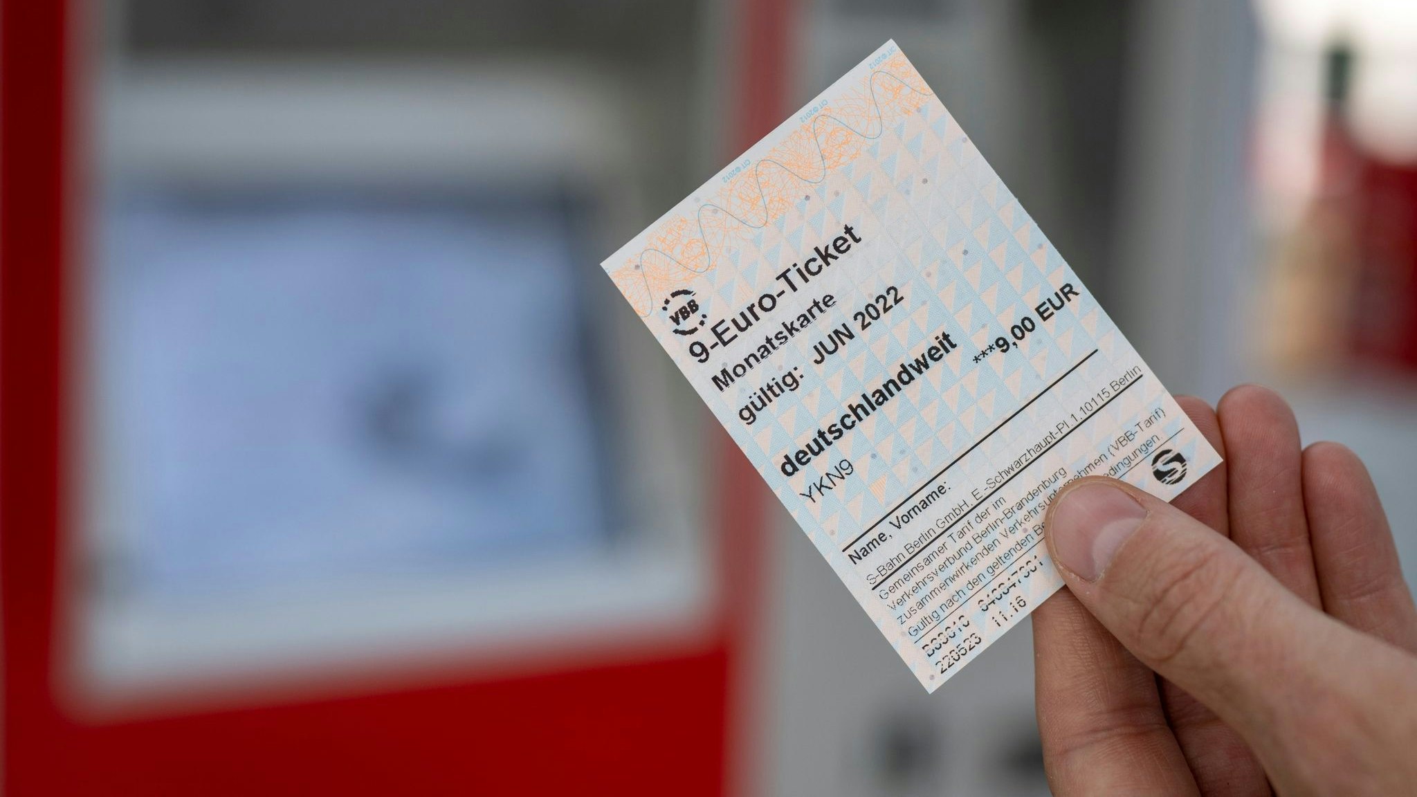 Das 9-Euro-Ticket wird offenbar gut angenommen. Foto: dpa/Skolimowska
