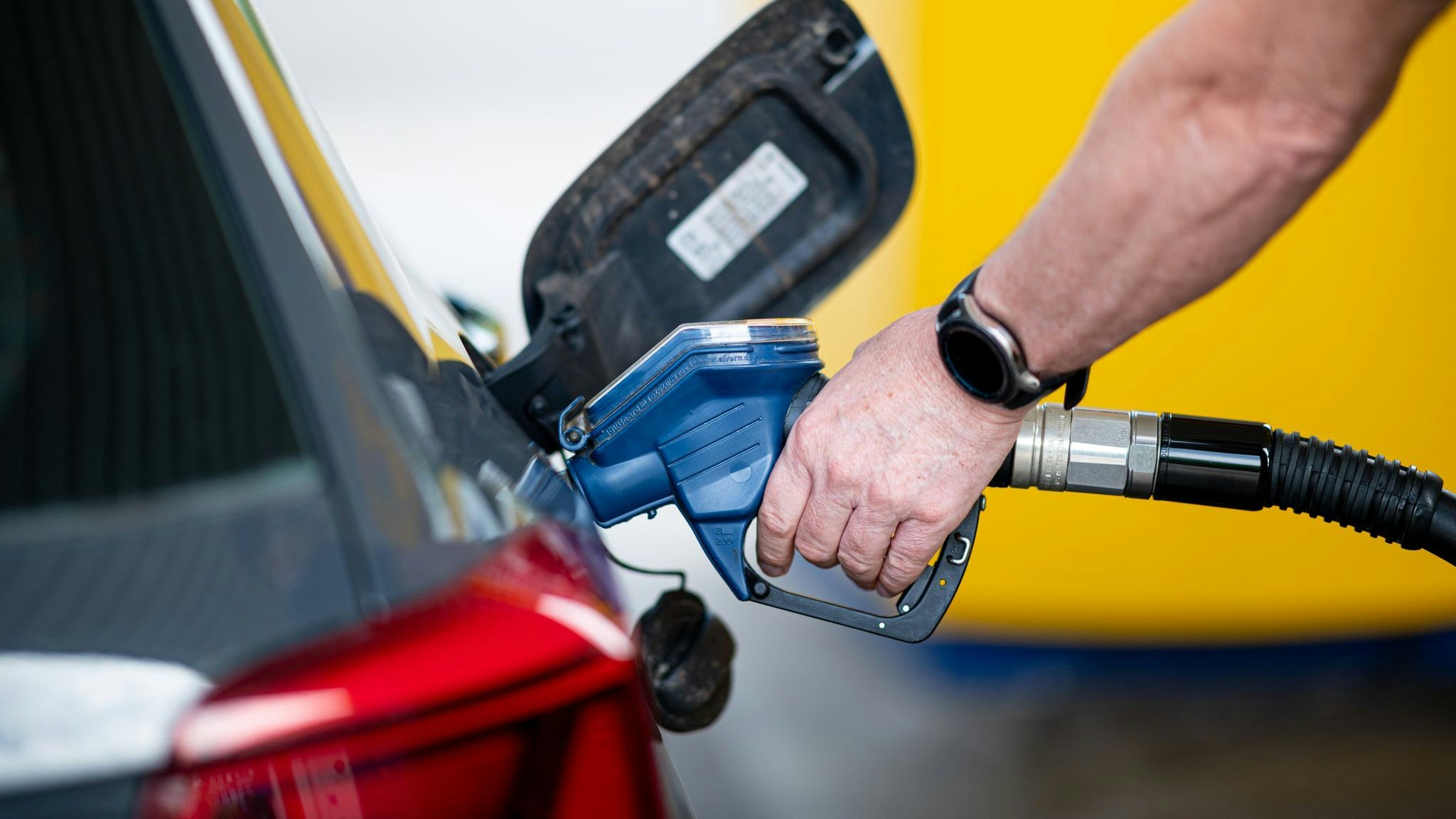 Die Preise für Diesel sind zuletzt wieder gestiegen – und sind nun teurer als vor der Steuersenkung am 1. Juni. Foto: dpa/Reinhardt