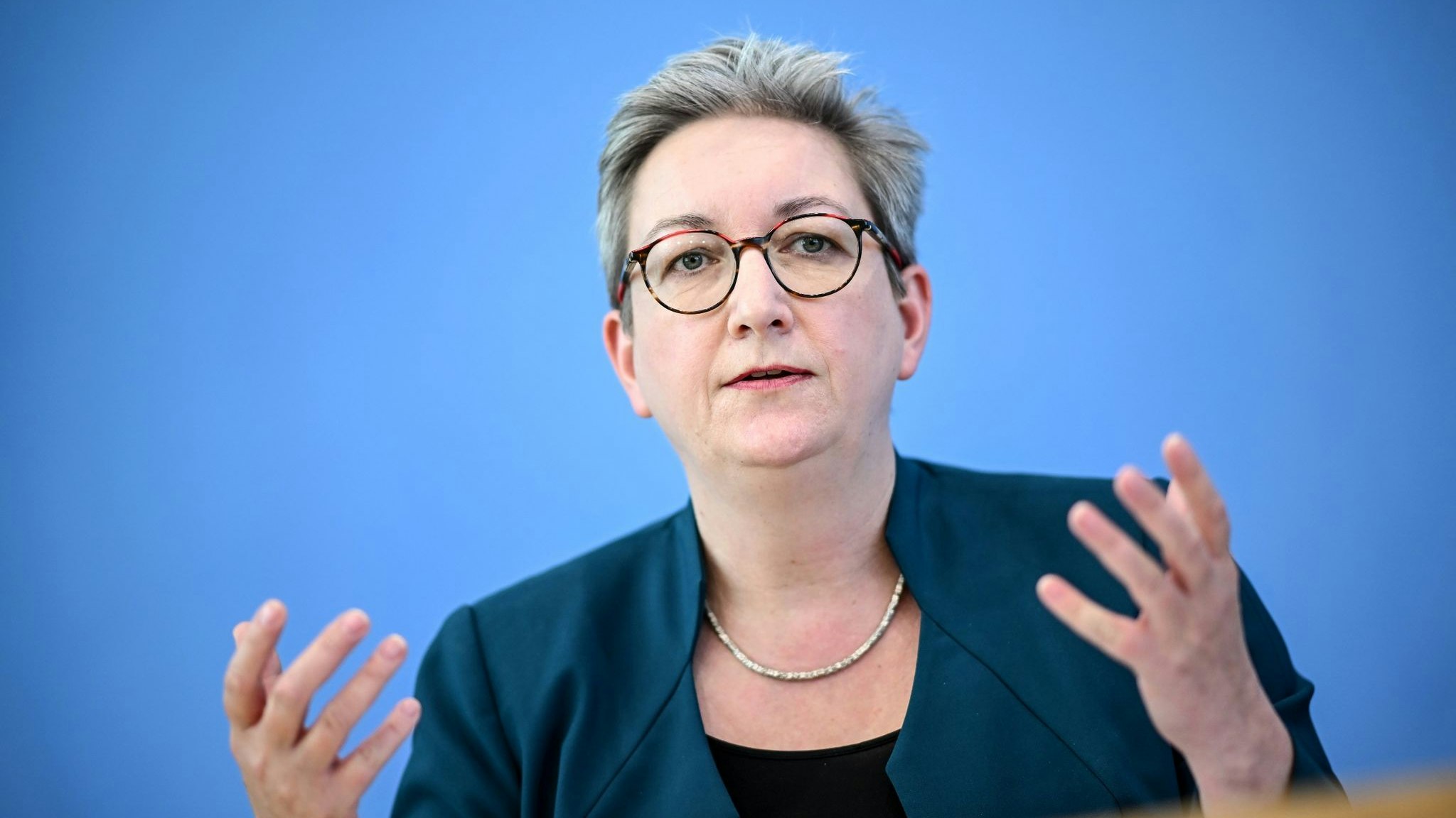 In der Debatte um mögliche Gasengpässe hat sich Bundesbauministerin Klara Geywitz (SPD) gegen niedrigere Mindesttemperaturen für Wohnungen ausgesprochen. Foto: dpa/Pedersen