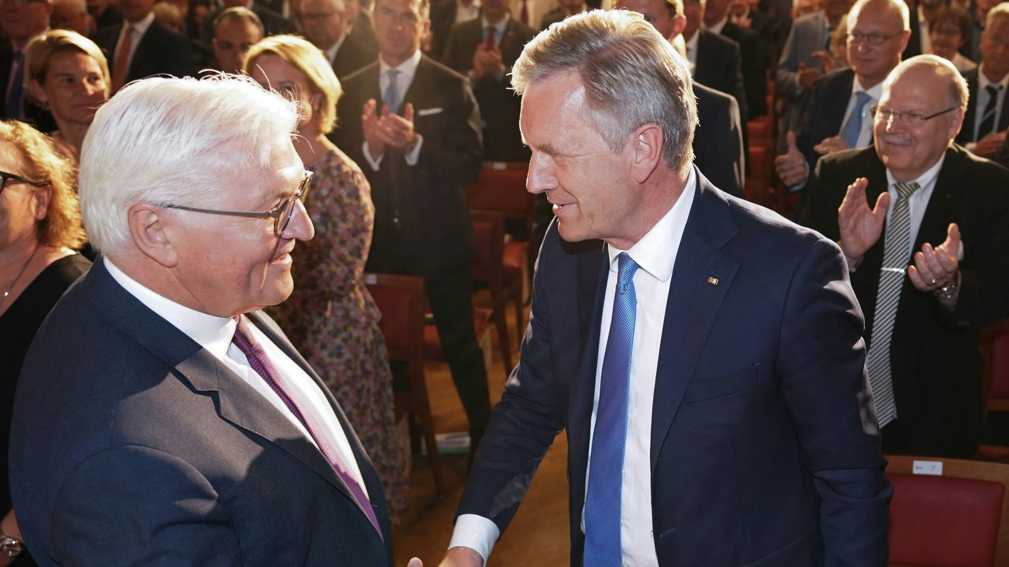Bundespräsident Frank-Walter Steinmeier (l) und Ex-Bundespräsident Christian Wulff im Jahr 2019.