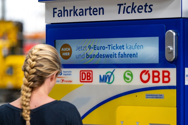 Das hat der ÖPNV lange nicht gesehen: FDP-Verkehrsminister Wissing spricht von einem Modernisierungsschub durch das 9-Euro-Ticket. Foto: dpaPreiss