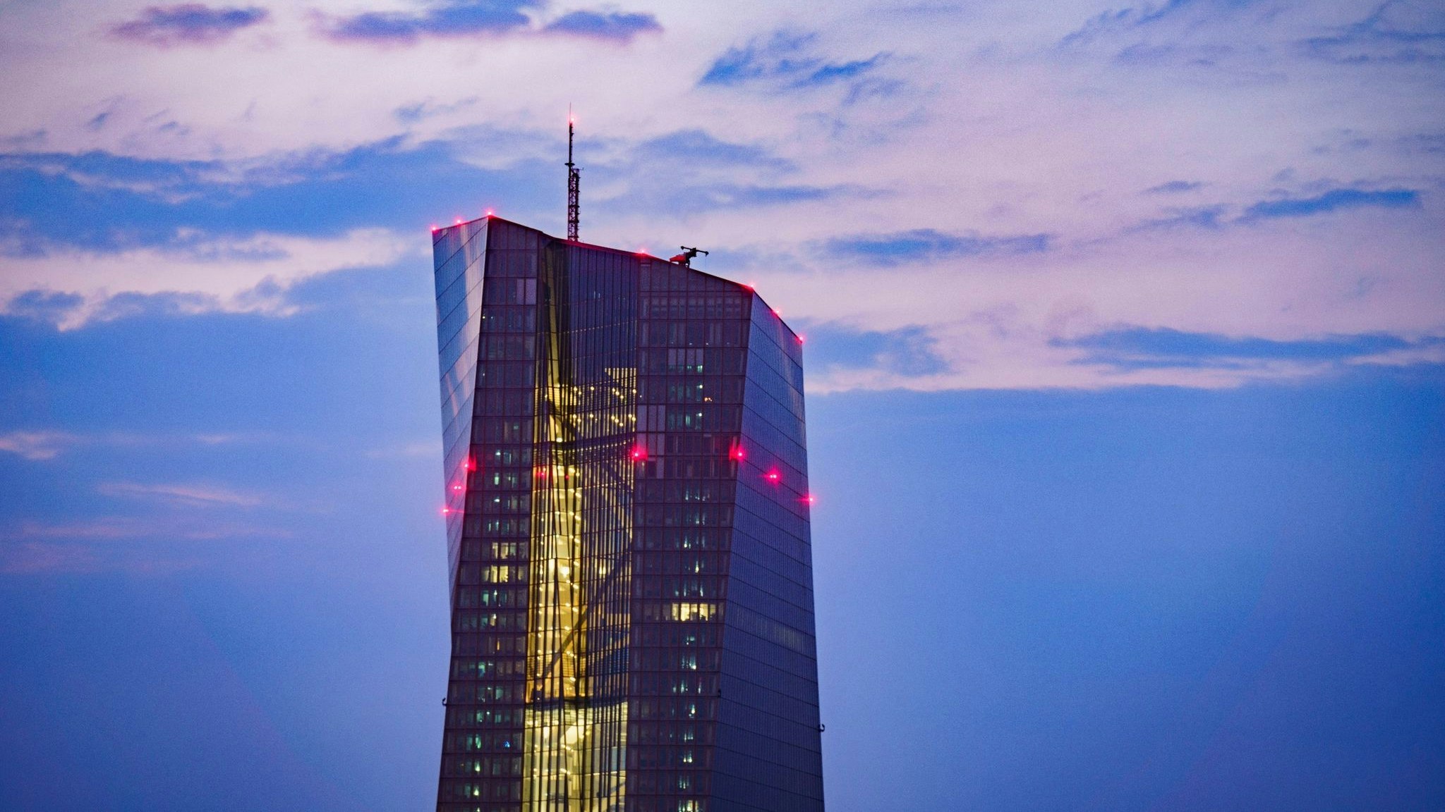 Die Zentrale der Europäischen Zentralbank (EZB) steht in Frankfurt am Main. Foto: dpa/Rumpenhorst