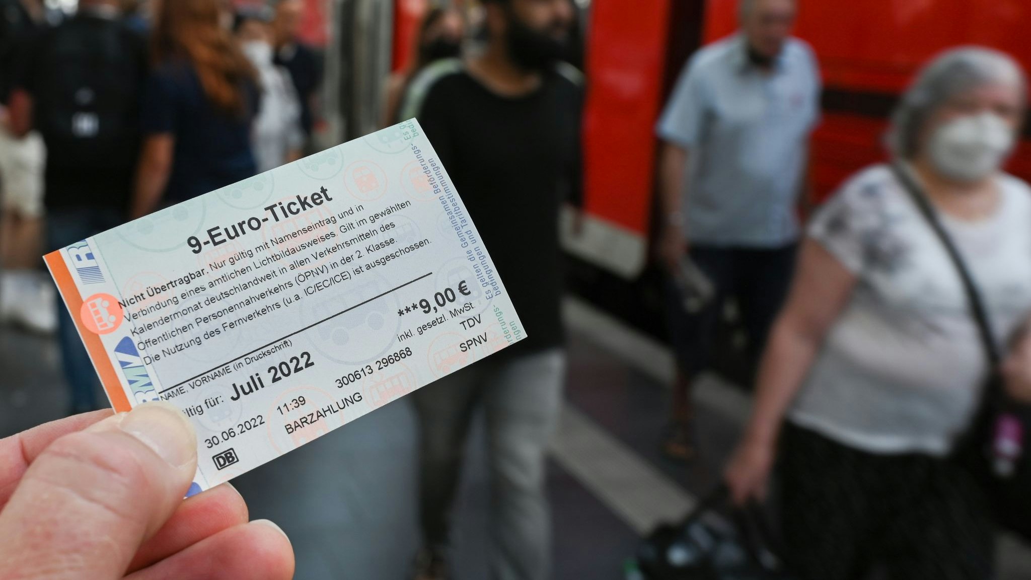Eine klare Mehrheit der Bundesbürger wünscht sich auch nach dem Auslaufen des 9-Euro-Tickets ein günstiges Angebot im Nah- und Regionalverkehr. Foto: dpa/Dedert