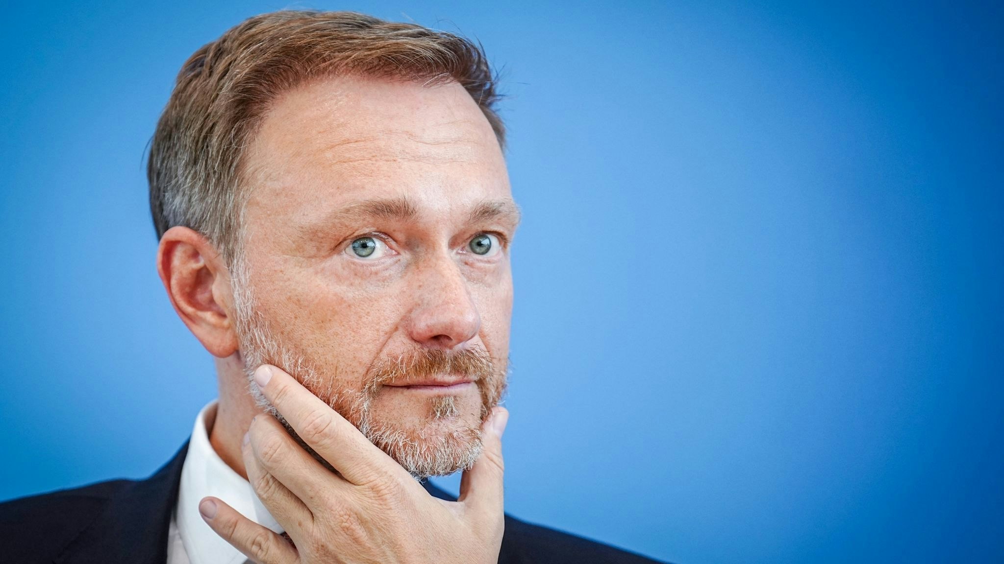 Bundesfinanzminister Christian Lindner (FDP) will den Grenzwert für den Höchstsatz der Einkommensteuer unverändert lassen. Foto: dpa/Nietfeld