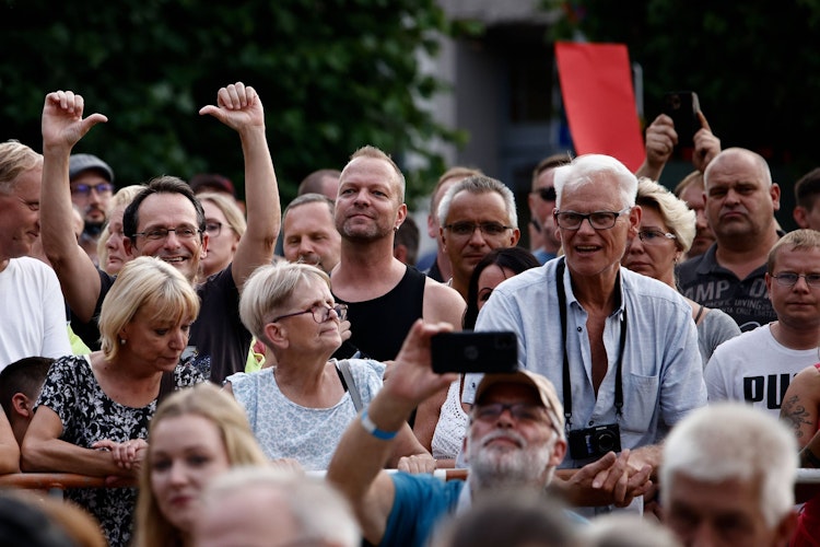 Kritische Stimmen bei Veranstaltungen mit Bürgern sind Politikerinnen und Politiker gewohnt. So heftig wie jetzt in Neuruppin fallen die Reaktionen aber eher selten aus. Foto: dpaKoall