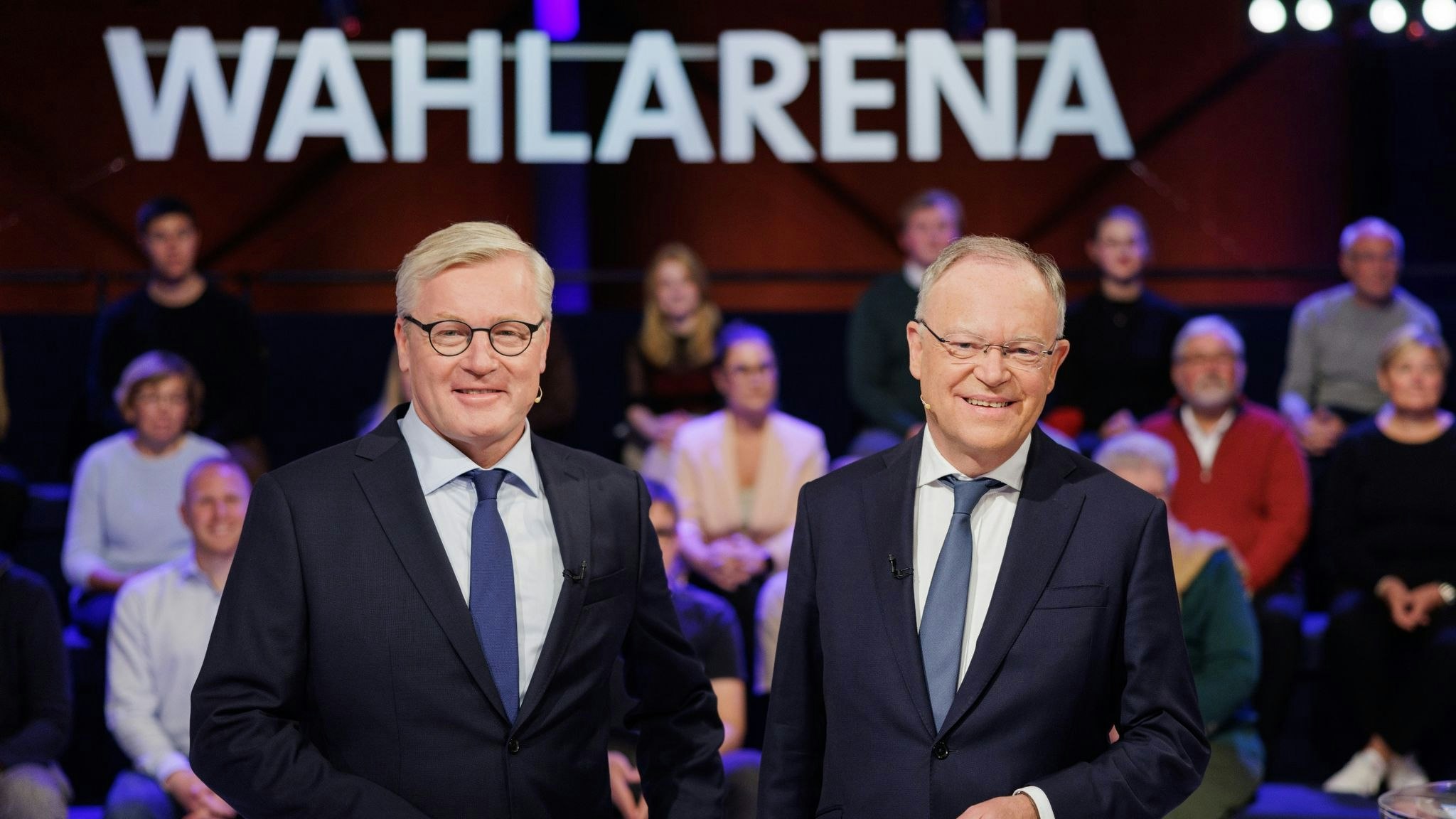 Niedersachsens Wirtschaftsminister Bernd Althusmann (CDU, links) und Niedersachsens Ministerpräsident Stephan Weil (SPD). Foto: dpa/Spata